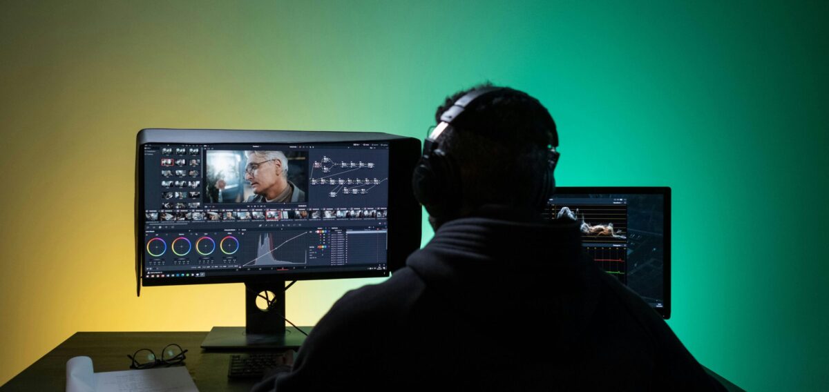 pexels-ron-lach-8102677